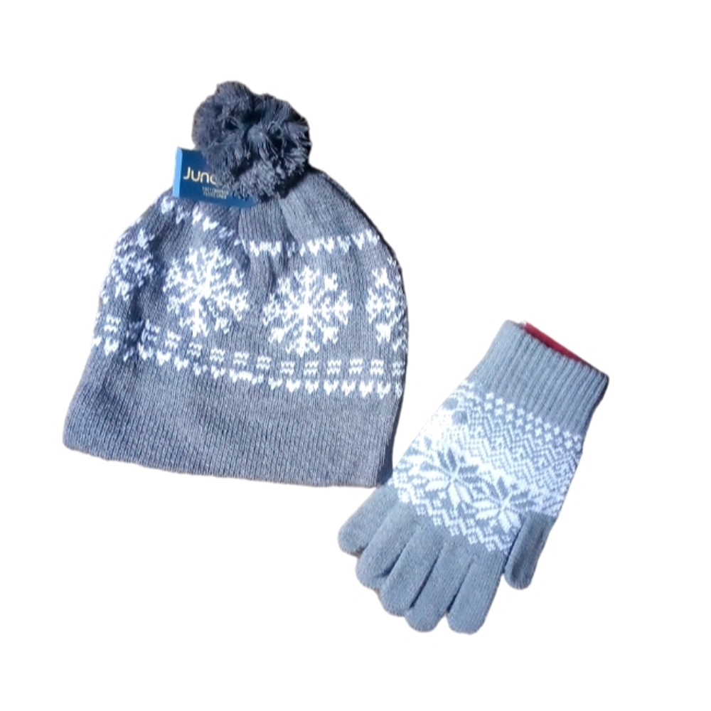 New! Winter ❄️ Hat and gloves 🧤 ( one size )